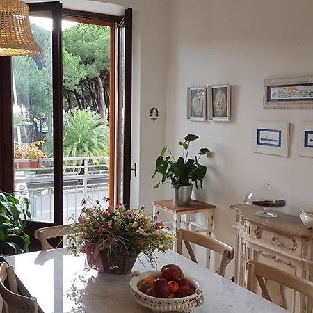 마리나 디 카라라 Brezza Marina B&B 외부 사진