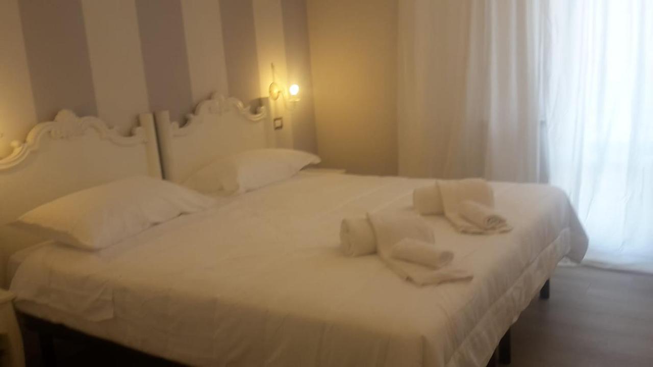 마리나 디 카라라 Brezza Marina B&B 외부 사진