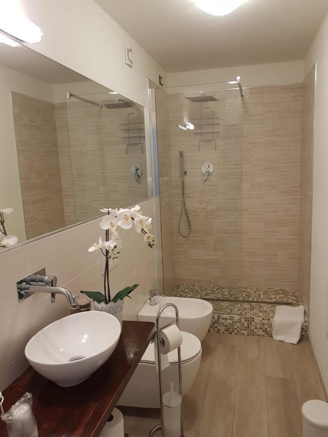 마리나 디 카라라 Brezza Marina B&B 외부 사진
