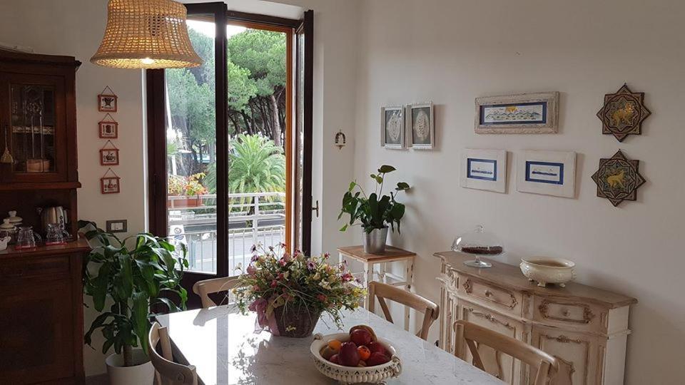 마리나 디 카라라 Brezza Marina B&B 외부 사진